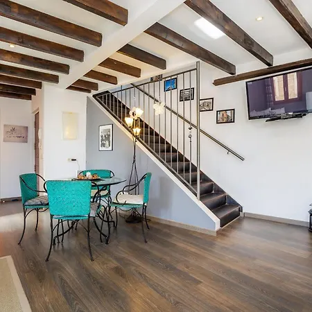 Apartment Duplex Roses *